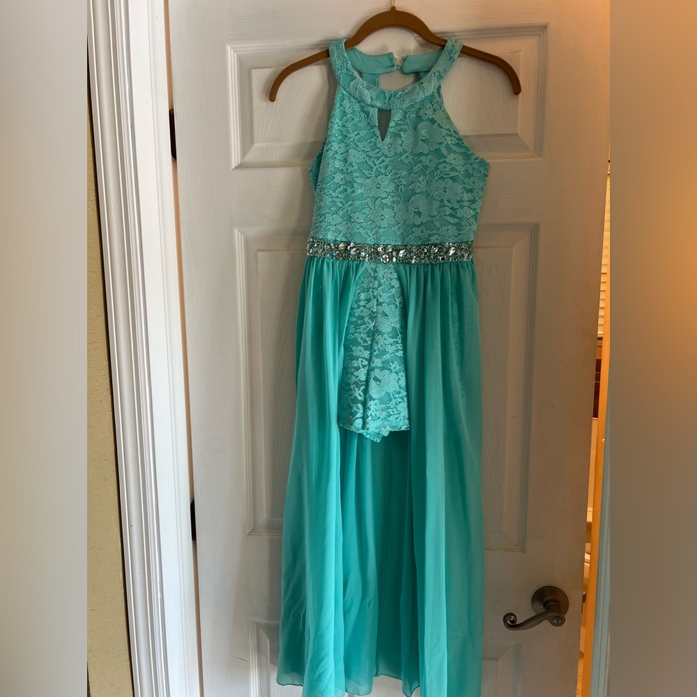 Speechless short, sheer, chiffon over lay worn once excellent condition